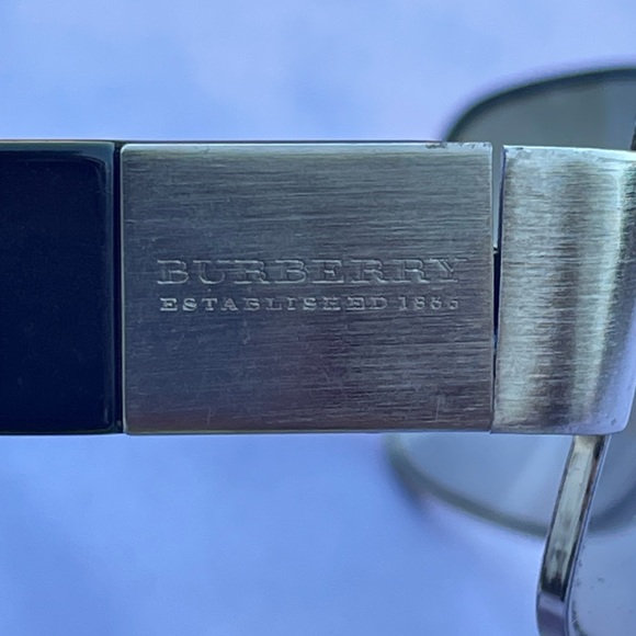 Authentic Burberry Non-Rx Sunglasses Size O/S - Picture 12 of 16